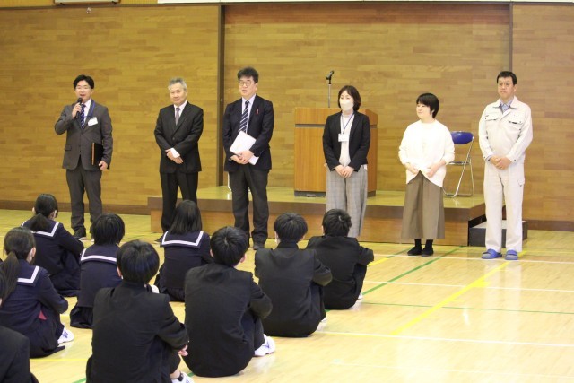職員挨拶を聞く姿勢が素晴らしい！