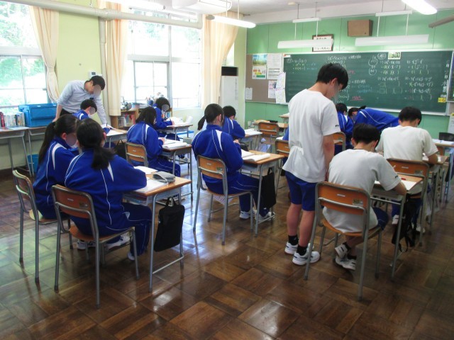 教え合い中