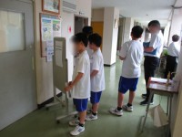 すこし緊張している？