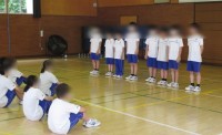 堂々と報告する卓球部