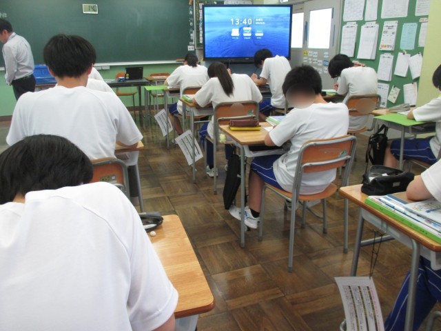 黙々と問題に向き合う英語（3年）