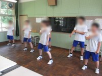 楽しそうにダンスしてます