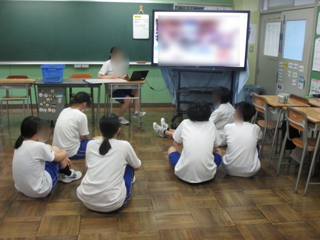 こちらのチームは熟考中