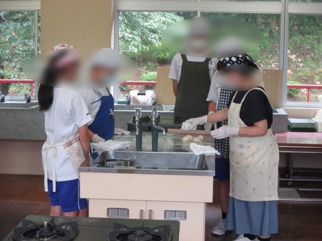 小麦粉をまぶして…
