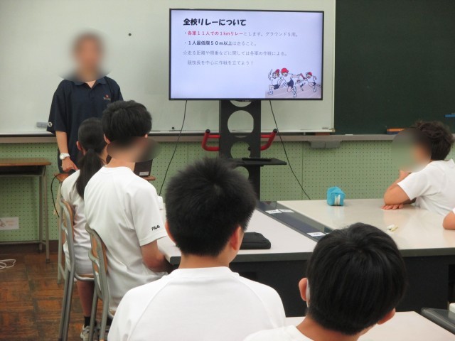競技の説明をする体育主任