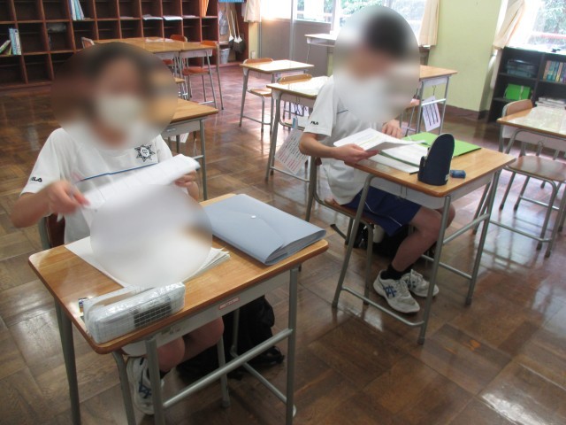 2年生はそれぞれの課題を進めています