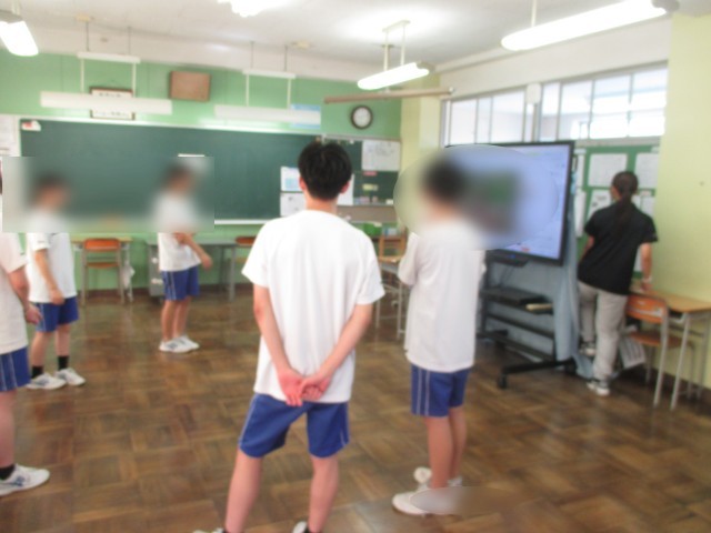 動画を見ながら動きを確認