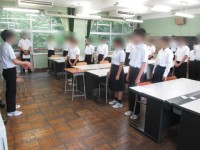 全員で歌う校歌