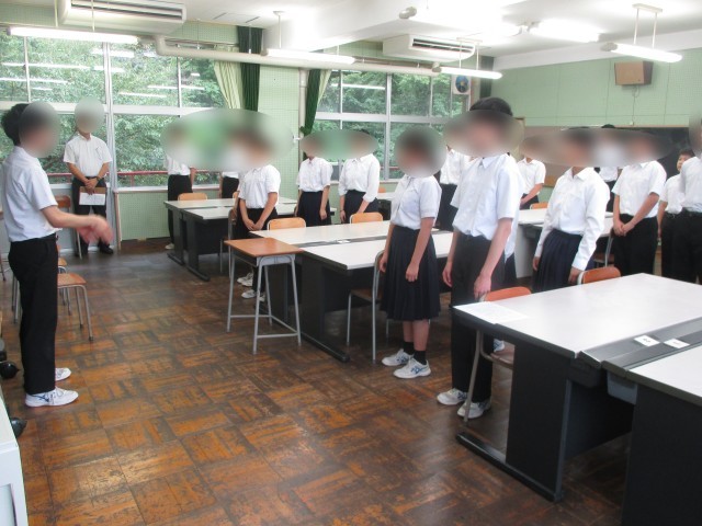 全員で歌う校歌