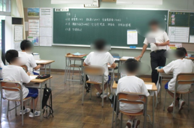 丁寧に説明を聞いてから目標設定する1年生