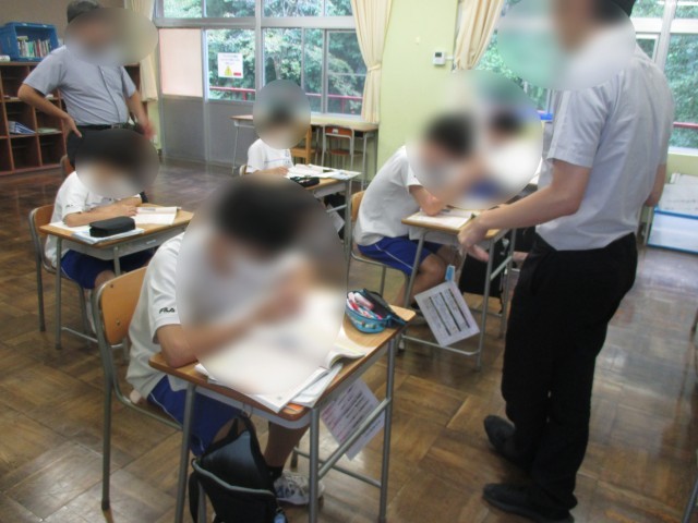 真剣に取り組む1年生