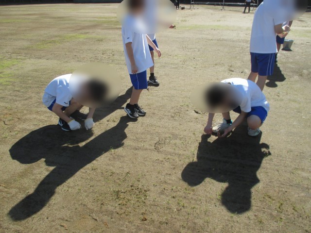 みんな黙々と作業中