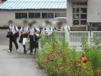 荷物が多い　宿題かな？