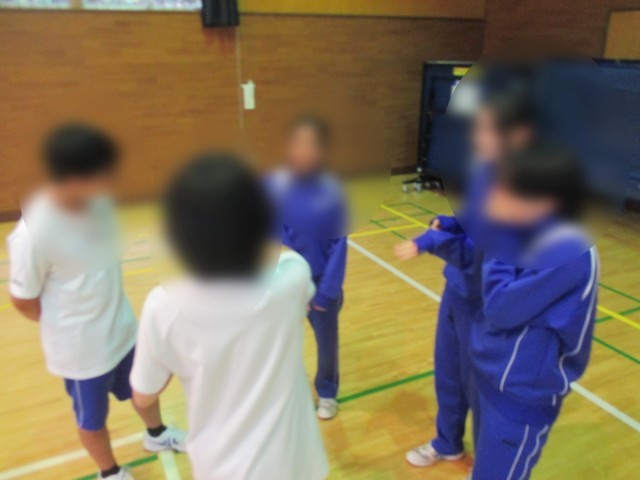 パート別会議中