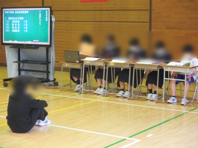 選挙告示を行う選挙管理委員会
